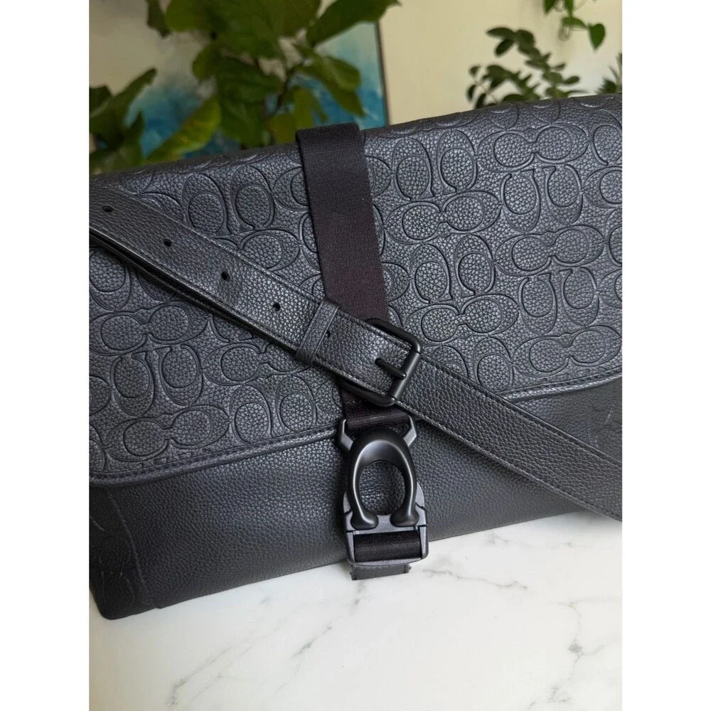 Coach Beck Messenger Crossbody Bag in Signature Pebble Leather Black CP115